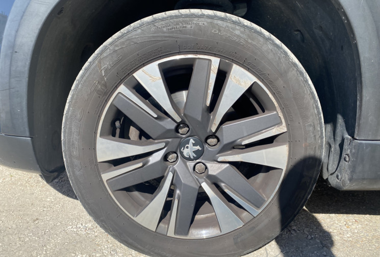 Peugeot 2008 1.2 PureTech  DISTRI OK 110 ch Allure BOITE AUTO EAT6