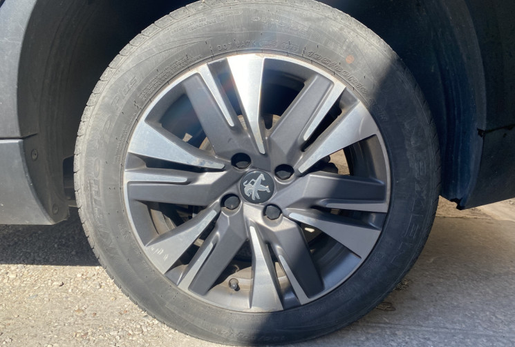 Peugeot 2008 1.2 PureTech  DISTRI OK 110 ch Allure BOITE AUTO EAT6