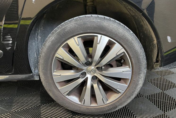 Peugeot 3008 1.2 Puretech 130cv Active + Toit Panoramique + Attelage / Distribution à jour