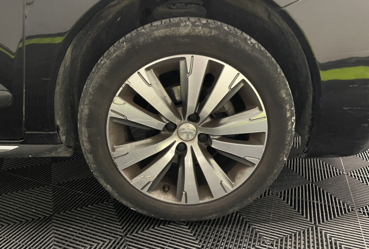 Peugeot 3008 1.2 Puretech 130cv Active + Toit Panoramique + Attelage / Distribution à jour