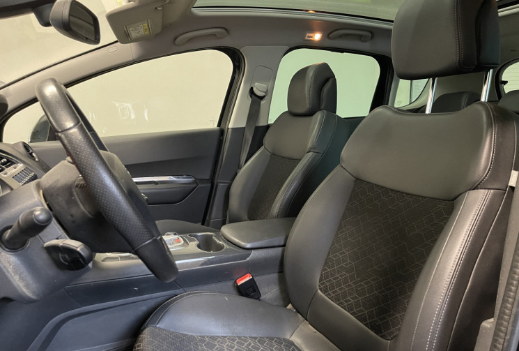 Peugeot 3008 1.2 Puretech 130cv Active + Toit Panoramique + Attelage / Distribution à jour