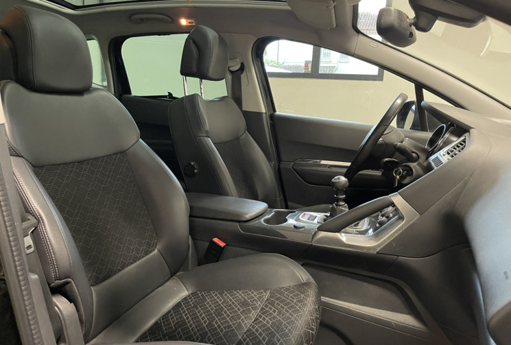 Peugeot 3008 1.2 Puretech 130cv Active + Toit Panoramique + Attelage / Distribution à jour
