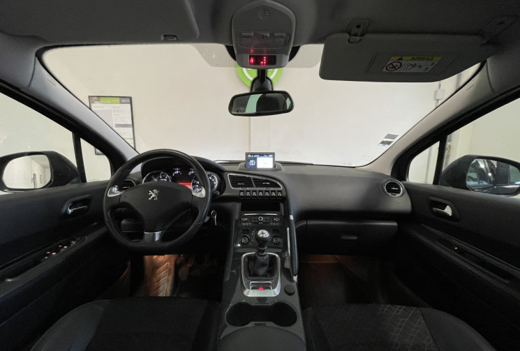 Peugeot 3008 1.2 Puretech 130cv Active + Toit Panoramique + Attelage / Distribution à jour