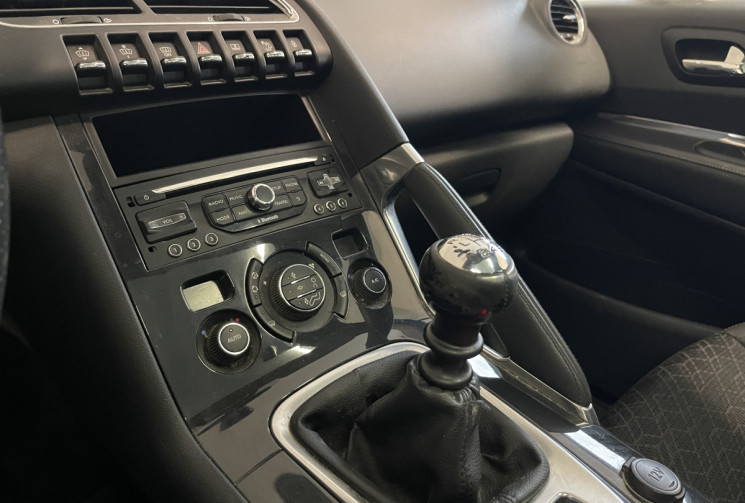 Peugeot 3008 1.2 Puretech 130cv Active + Toit Panoramique + Attelage / Distribution à jour