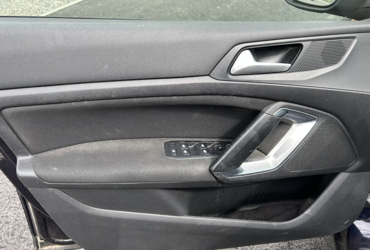 Peugeot 308 SW 1.6l  BlueHDI ALLURE EAT6 Toit panoramique