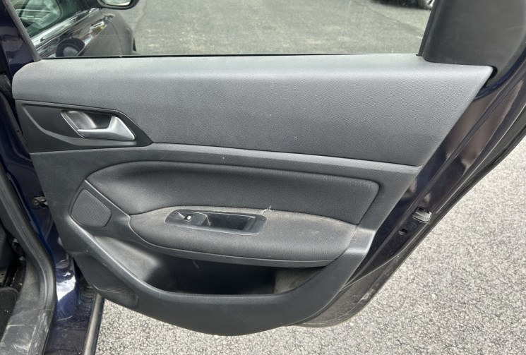 Peugeot 308 SW 1.6l  BlueHDI ALLURE EAT6 Toit panoramique