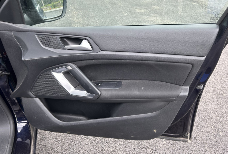 Peugeot 308 SW 1.6l  BlueHDI ALLURE EAT6 Toit panoramique