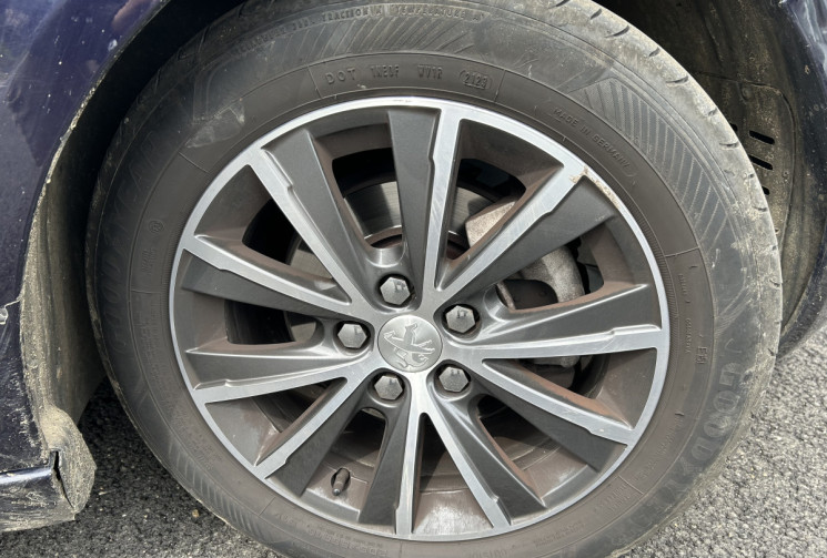 Peugeot 308 SW 1.6l  BlueHDI ALLURE EAT6 Toit panoramique