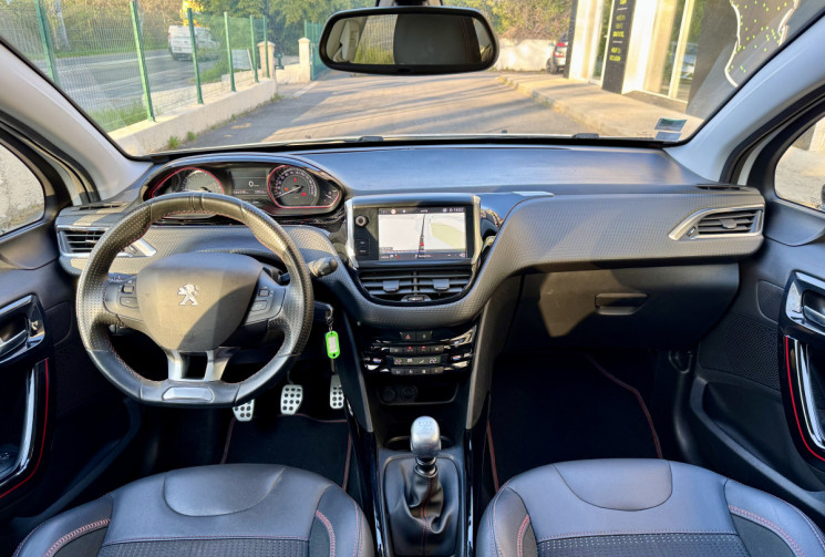 Peugeot 2008 130 ch GT Line  / Toit Panoramique / Pack Black / Distribution ok / Garantie 6 mois