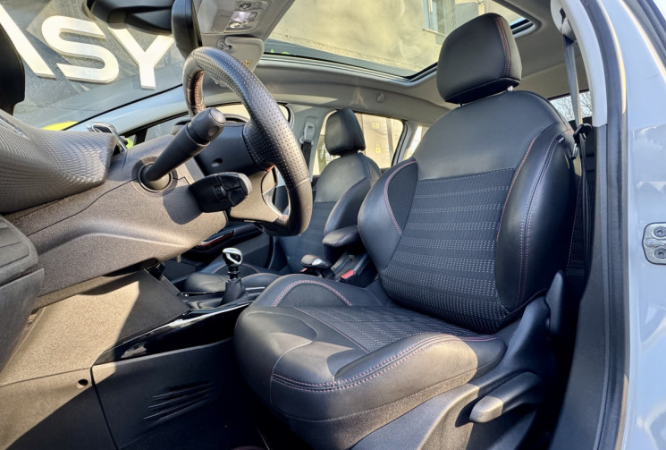 Peugeot 2008 130 ch GT Line  / Toit Panoramique / Pack Black / Distribution ok / Garantie 6 mois