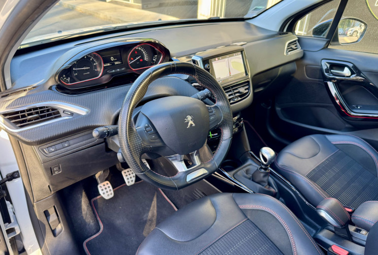 Peugeot 2008 130 ch GT Line  / Toit Panoramique / Pack Black / Distribution ok / Garantie 6 mois