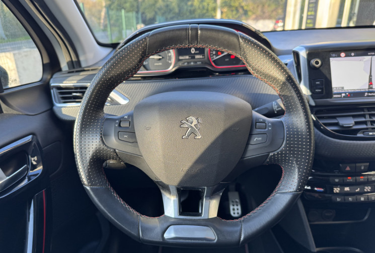 Peugeot 2008 130 ch GT Line  / Toit Panoramique / Pack Black / Distribution ok / Garantie 6 mois