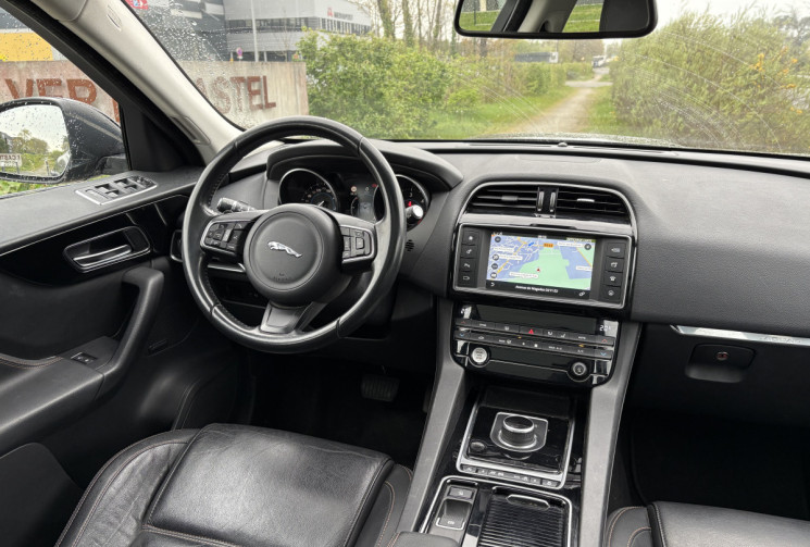 Jaguar F-Pace 180ch Portfolio 2.0d * Toit Ouvrant * 4x4 * BVA8 * Caméra * Meridian * Sièges Elec 