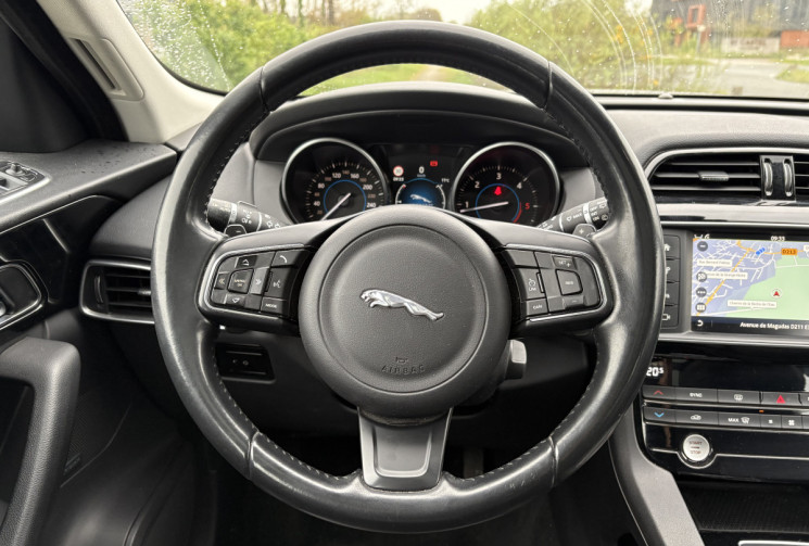 Jaguar F-Pace 180ch Portfolio 2.0d * Toit Ouvrant * 4x4 * BVA8 * Caméra * Meridian * Sièges Elec 