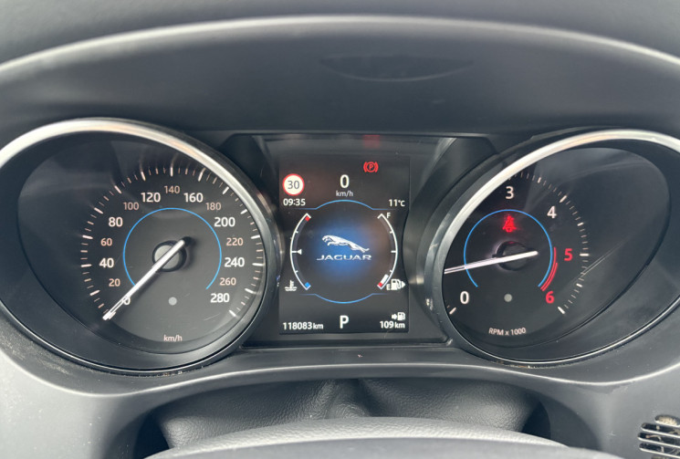 Jaguar F-Pace 180ch Portfolio 2.0d * Toit Ouvrant * 4x4 * BVA8 * Caméra * Meridian * Sièges Elec 