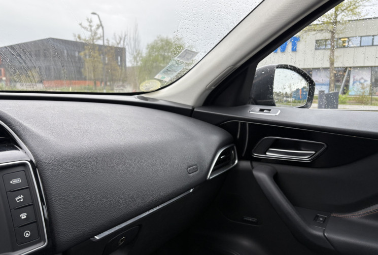 Jaguar F-Pace 180ch Portfolio 2.0d * Toit Ouvrant * 4x4 * BVA8 * Caméra * Meridian * Sièges Elec 