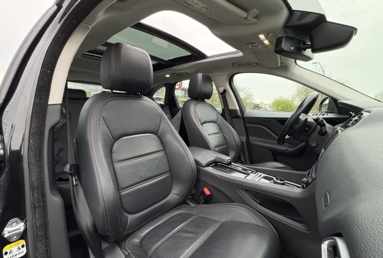 Jaguar F-Pace 180ch Portfolio 2.0d * Toit Ouvrant * 4x4 * BVA8 * Caméra * Meridian * Sièges Elec 