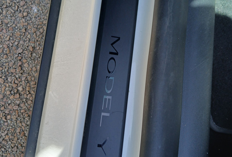 Tesla Model Y GRAND AUTONOMIE 4X4 Maximum Range AWD