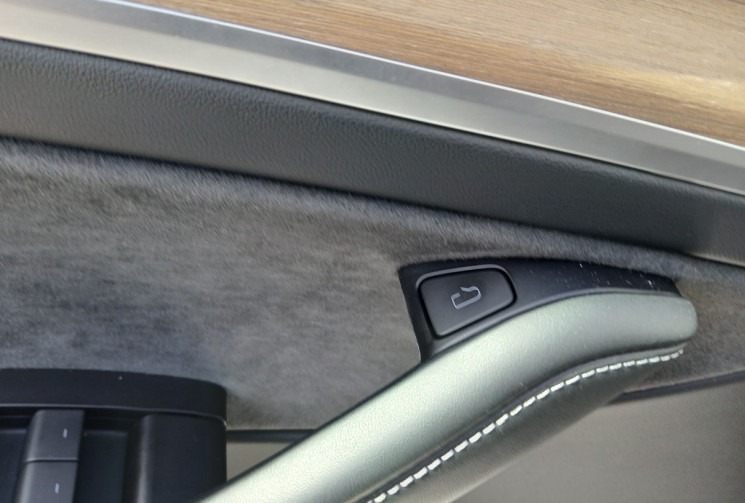 Tesla Model Y GRAND AUTONOMIE 4X4 514 Maximum Long Range AWD