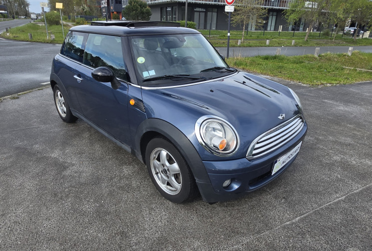 Mini Cooper 2 (R56) 1.6 i 16V 120cv * toit ouvrant pano * écran * full cuir * sièges chauffants*    