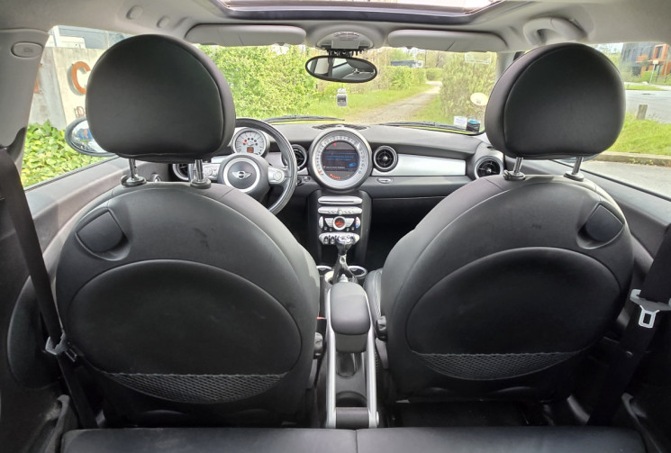 Mini Cooper 2 (R56) 1.6 i 16V 120cv * toit ouvrant pano * écran * full cuir * sièges chauffants*    