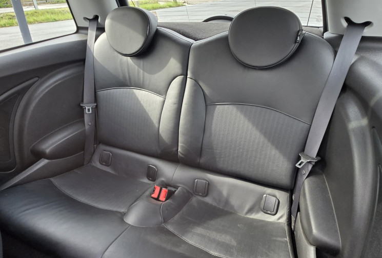 Mini Cooper 2 (R56) 1.6 i 16V 120cv * toit ouvrant pano * écran * full cuir * sièges chauffants*    