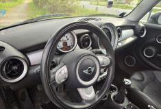 Mini Cooper 2 (R56) 1.6 i 16V 120cv * toit ouvrant pano * écran * full cuir * sièges chauffants*    