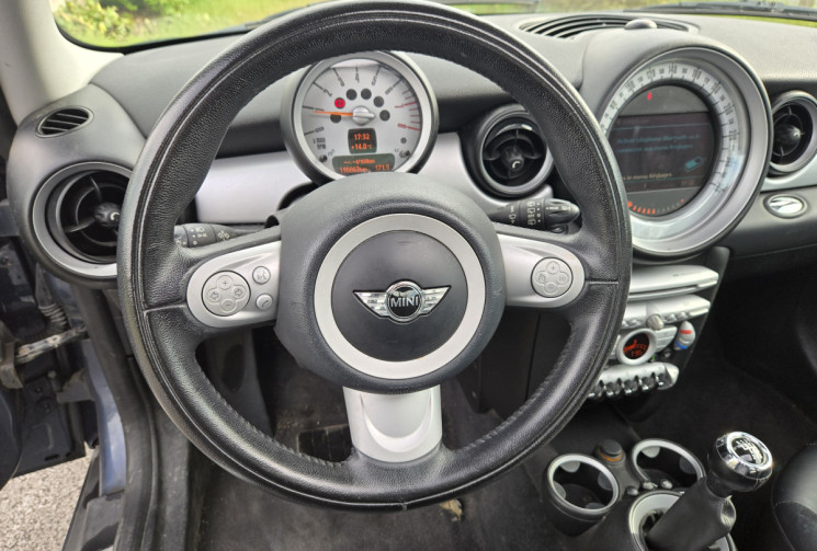 Mini Cooper 2 (R56) 1.6 i 16V 120cv * toit ouvrant pano * écran * full cuir * sièges chauffants*    