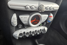 Mini Cooper 2 (R56) 1.6 i 16V 120cv * toit ouvrant pano * écran * full cuir * sièges chauffants*    