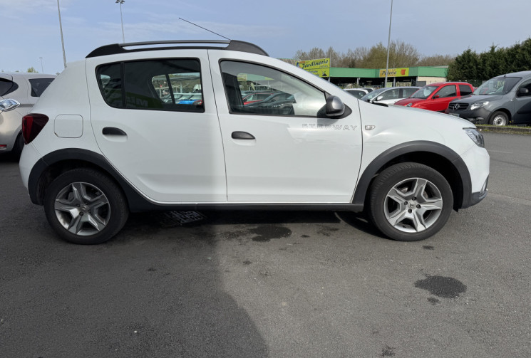 Dacia Sandero 0.9 ECO-G 90ch Stepway ESSENCE/GPL / ATTELAGE / ROUE DE SECOUR / ECRAN TACTILE