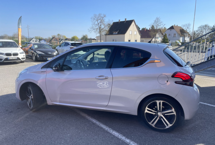 Peugeot 208 1.2 Puretech 110ch GT Line  MOTEUR CHANGE 