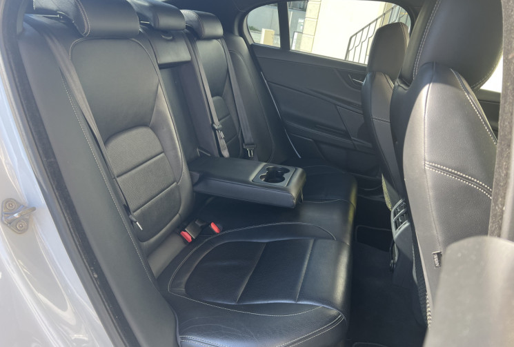 Jaguar XE 2.0 D 180 CH BVA LANDMARK