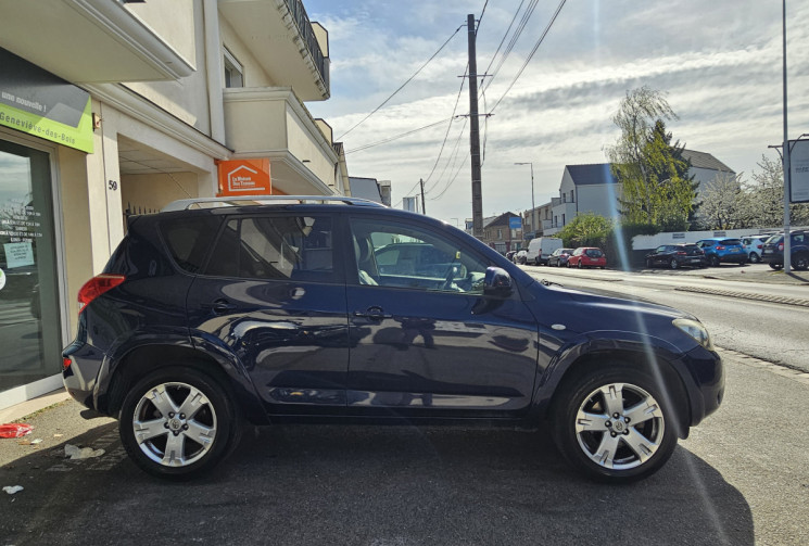 Toyota RAV4 177 CV CUIR TOIT OUVRANT SUIVI DISPO