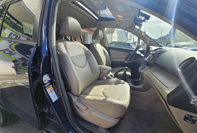 Toyota RAV4 177 CV CUIR TOIT OUVRANT SUIVI DISPO