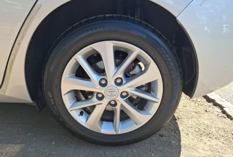 Toyota AURIS  Hatchback 1.8 VVT-i HSD 16V CVT Hybride 99 cv 