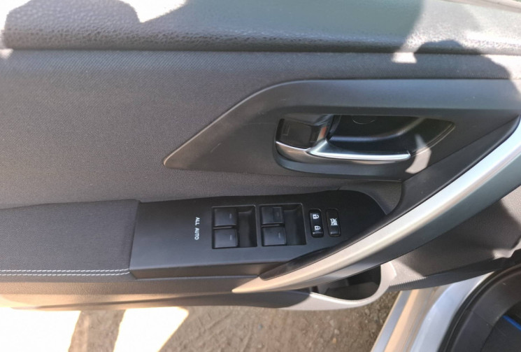 Toyota AURIS  Hatchback 1.8 VVT-i HSD 16V CVT Hybride 99 cv 