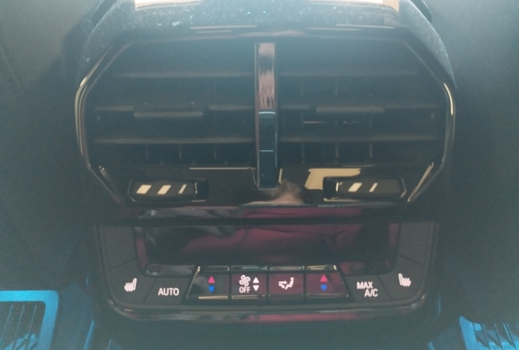BMW iX 40 xDrive 326 cv (I20) Equateur *PACKS CONFORT, SPORT, INNOVATION*
