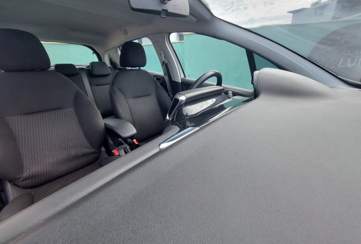 Peugeot 208 1.2 PureTech 82ch E6.c Signature 5p // Bon état // Très peu kilométrée // Première main