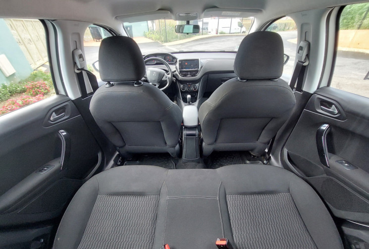 Peugeot 208 1.2 PureTech 82ch E6.c Signature 5p // Bon état // Très peu kilométrée // Première main