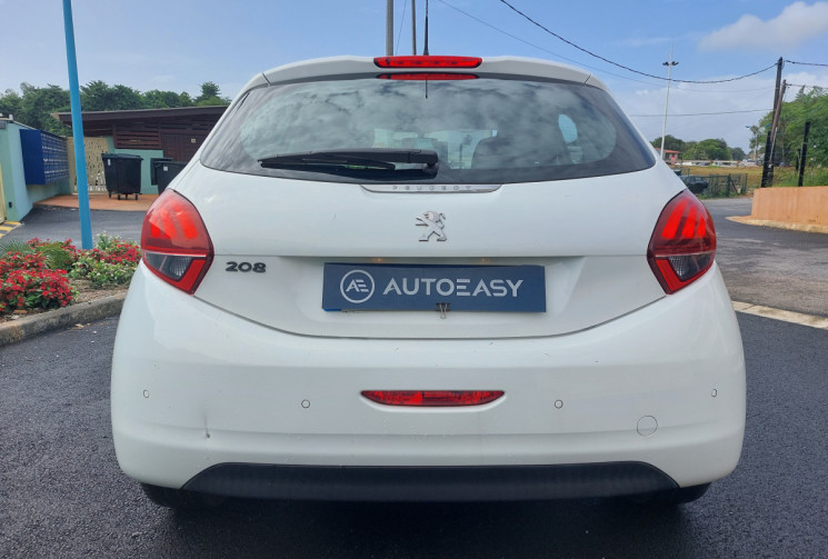 Peugeot 208 1.2 PureTech 82ch E6.c Signature 5p // Bon état // Très peu kilométrée // Première main