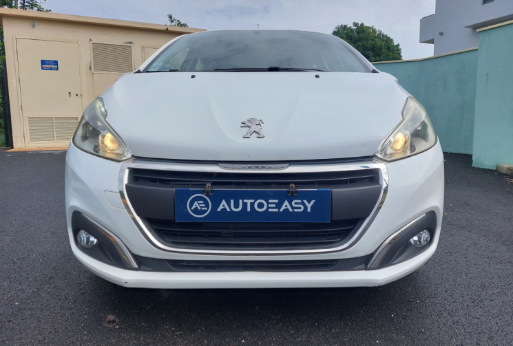 Peugeot 208 1.2 PureTech 82ch E6.c Signature 5p // Bon état // Très peu kilométrée // Première main