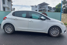 Peugeot 208 1.2 PureTech 82ch E6.c Signature 5p // Bon état // Très peu kilométrée // Première main