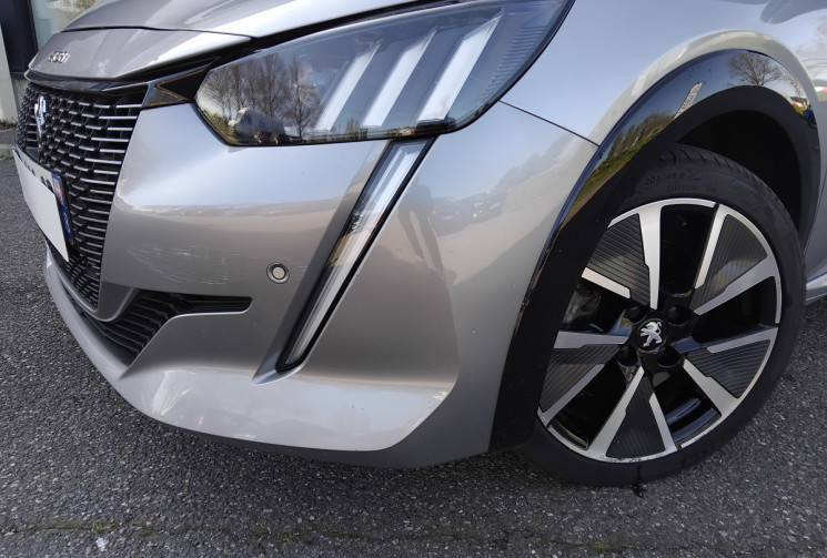 Peugeot 208  e-208 136 ch GT Line