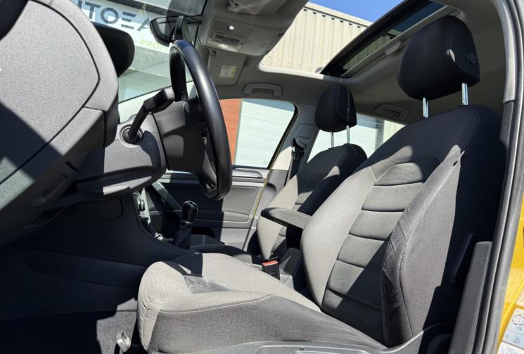 Volkswagen Golf 1.4 TSI 125 CARAT EXCLUSIVE / CARPLAY