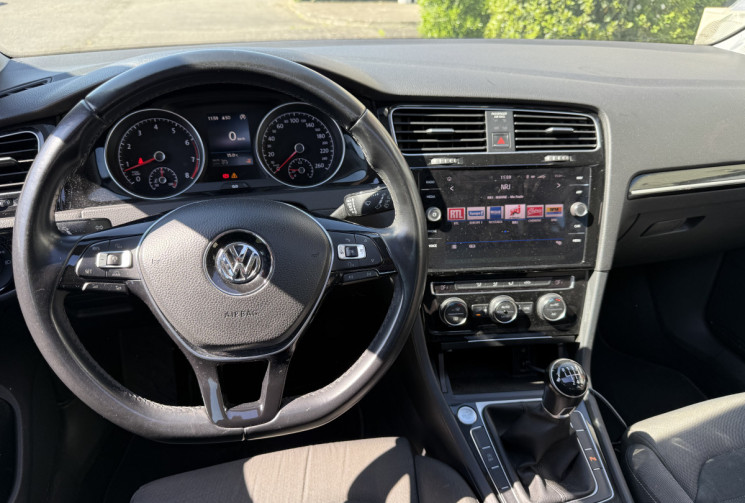 Volkswagen Golf 1.4 TSI 125 CARAT EXCLUSIVE / CARPLAY