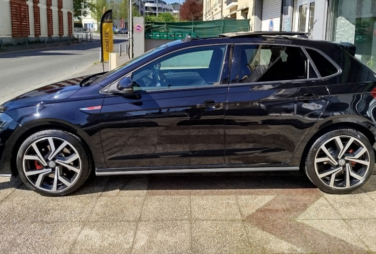 Volkswagen Polo VI GTI 2.0 TFSI 16V DSG6 200 ch / TOIT OUVRANT 