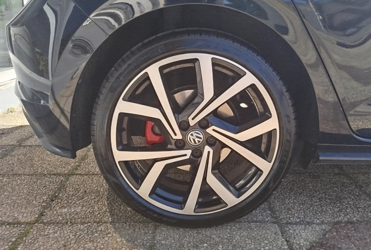 Volkswagen Polo VI GTI 2.0 TFSI 16V DSG6 200 ch / TOIT OUVRANT 