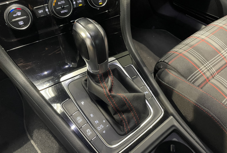 Volkswagen Golf GTI perf 245 ch 3p VIRTUAL COCKPIT / SIÈGES CHAUFFANTS