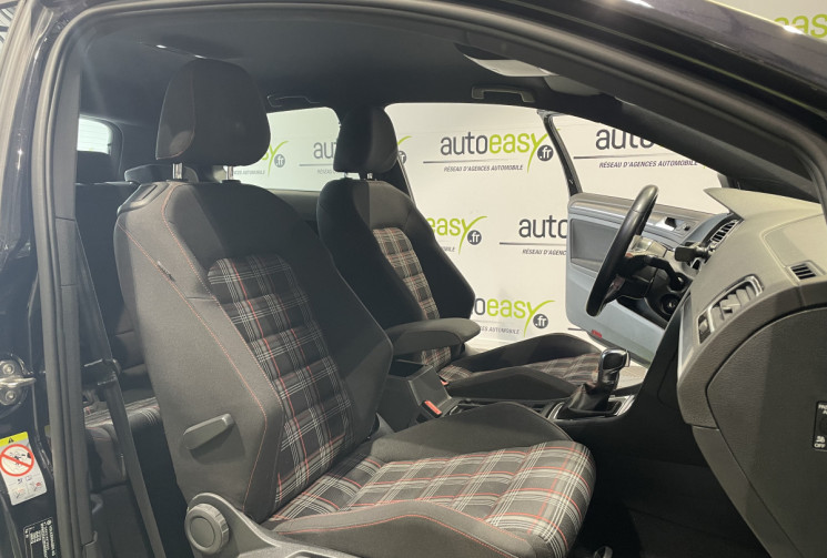 Volkswagen Golf GTI perf 245 ch 3p VIRTUAL COCKPIT / SIÈGES CHAUFFANTS