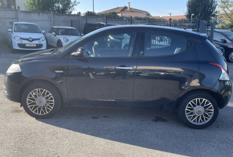 Lancia YPSILON 1.2 / 69 CH / GOLD 